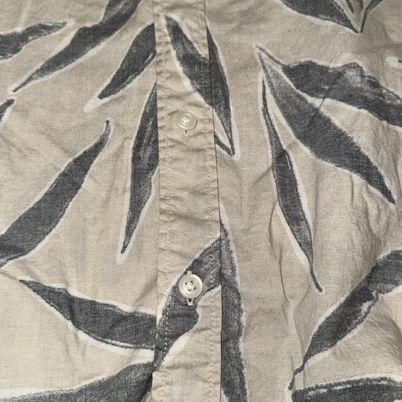 Like new men’s XXL American eagle button down shirt sleeve (999) - Picture 2 of 6